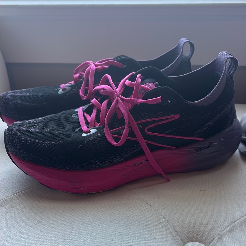 Brooks Black and Pink Glycerin 22